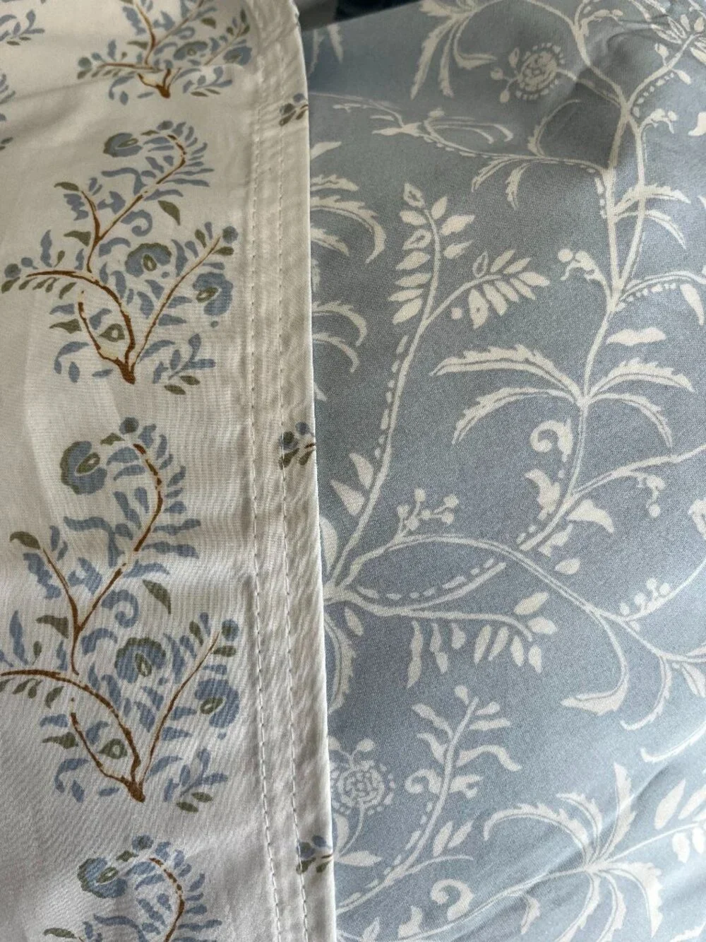 Beautiful New Blue and White Double/Queen Floral Duvet Cover
